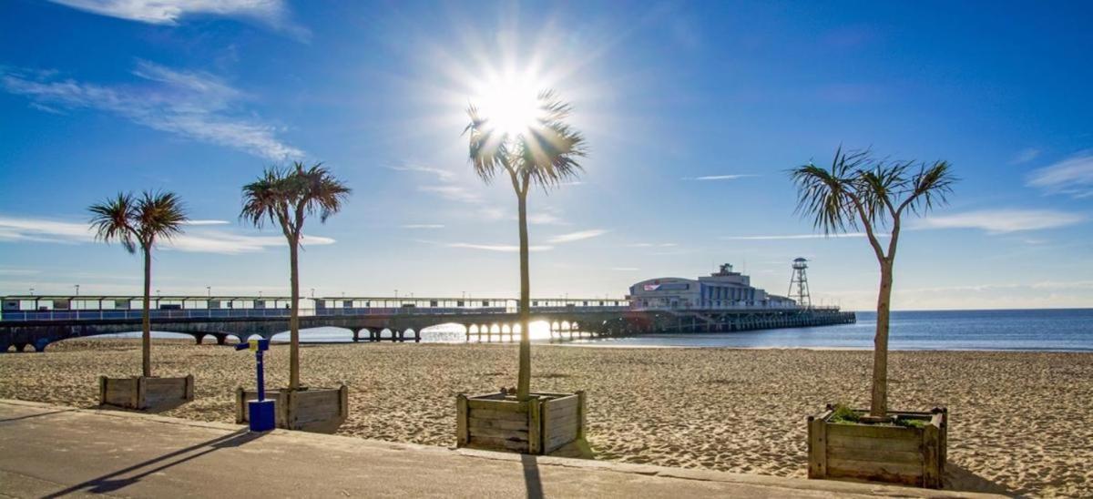 Top Floor Sandbanks Apartment With Free Parking Just Minutes From The Beach And Bars Canford Cliffs Екстер'єр фото