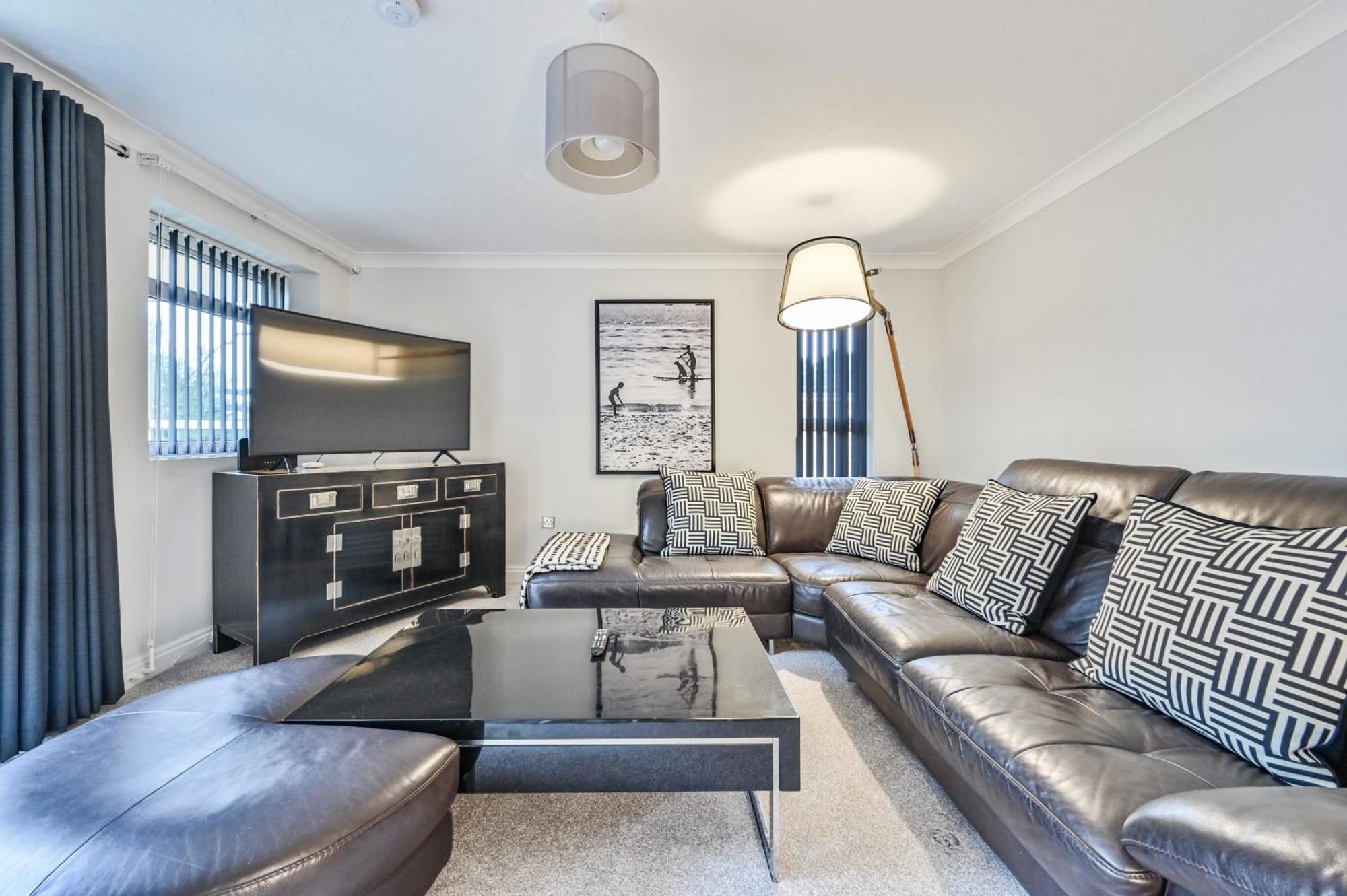 Top Floor Sandbanks Apartment With Free Parking Just Minutes From The Beach And Bars Canford Cliffs Екстер'єр фото