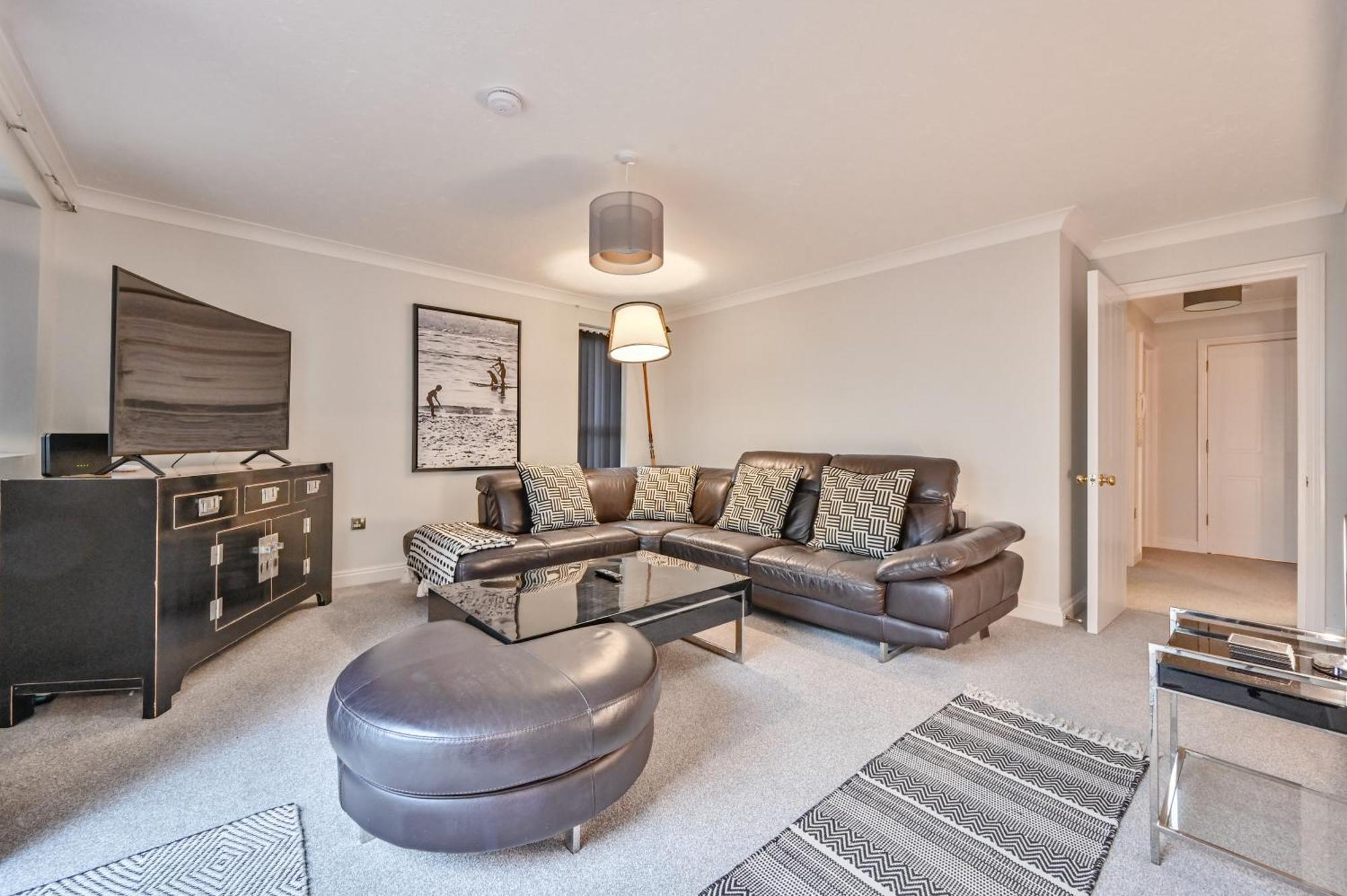 Top Floor Sandbanks Apartment With Free Parking Just Minutes From The Beach And Bars Canford Cliffs Екстер'єр фото