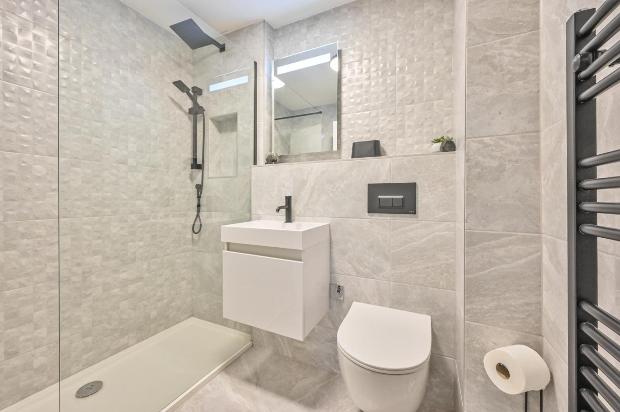 Top Floor Sandbanks Apartment With Free Parking Just Minutes From The Beach And Bars Canford Cliffs Екстер'єр фото